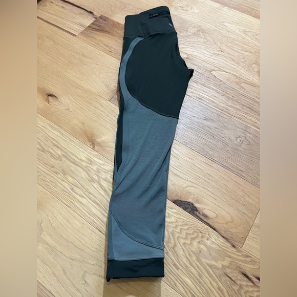 NWOT Lululemon Zip The Line Crop 23” Dark Olive/Grey Sage - Size 6 - Picture 11 of 13